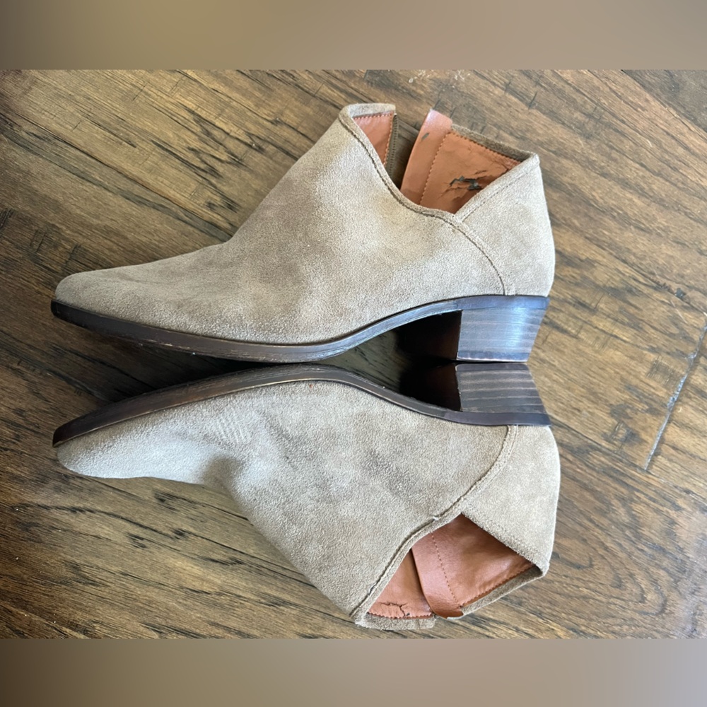 Lucky Brand Brekke Ankle Booties Suede Leather Tan Greige 12W Wide - Picture 3 of 7